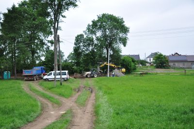 Trwa budowa sieci kanalizacji sanitarnej w Kujakowicach Dolnych i Gotartowie