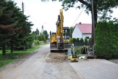 Trwa budowa sieci kanalizacji sanitarnej w Kujakowicach Dolnych i Gotartowie