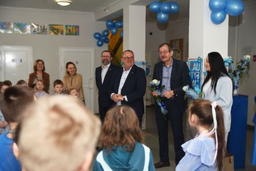 Wyjątkowa Wystawa i Obchody Światowego Dnia Świadomości Autyzmu w Publicznej Szkole Podstawowej nr 5 z Oddziałami...