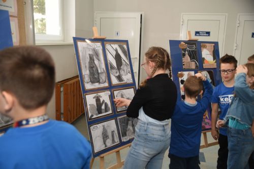 Wyjątkowa Wystawa i Obchody Światowego Dnia Świadomości Autyzmu w Publicznej Szkole Podstawowej nr 5 z Oddziałami...