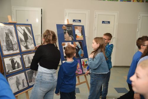 Wyjątkowa Wystawa i Obchody Światowego Dnia Świadomości Autyzmu w Publicznej Szkole Podstawowej nr 5 z Oddziałami...
