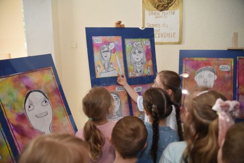 Wyjątkowa Wystawa i Obchody Światowego Dnia Świadomości Autyzmu w Publicznej Szkole Podstawowej nr 5 z Oddziałami...