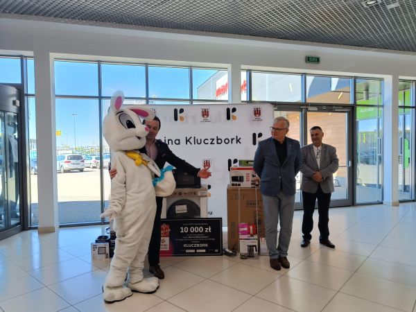 zdjęcia z wręczenia nagród w konkursie Świeć Się