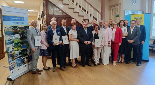 wręczenie umowy o dofinansowanie