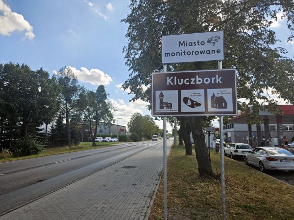 brązowe tablice na wjazdach do Kluczborka