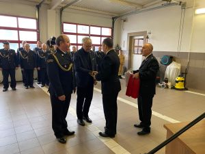 Nowy lekki samochód ratowniczo-gaśniczy dla OSP Kuniów dzięki wsparciu z Unii Europejskiej