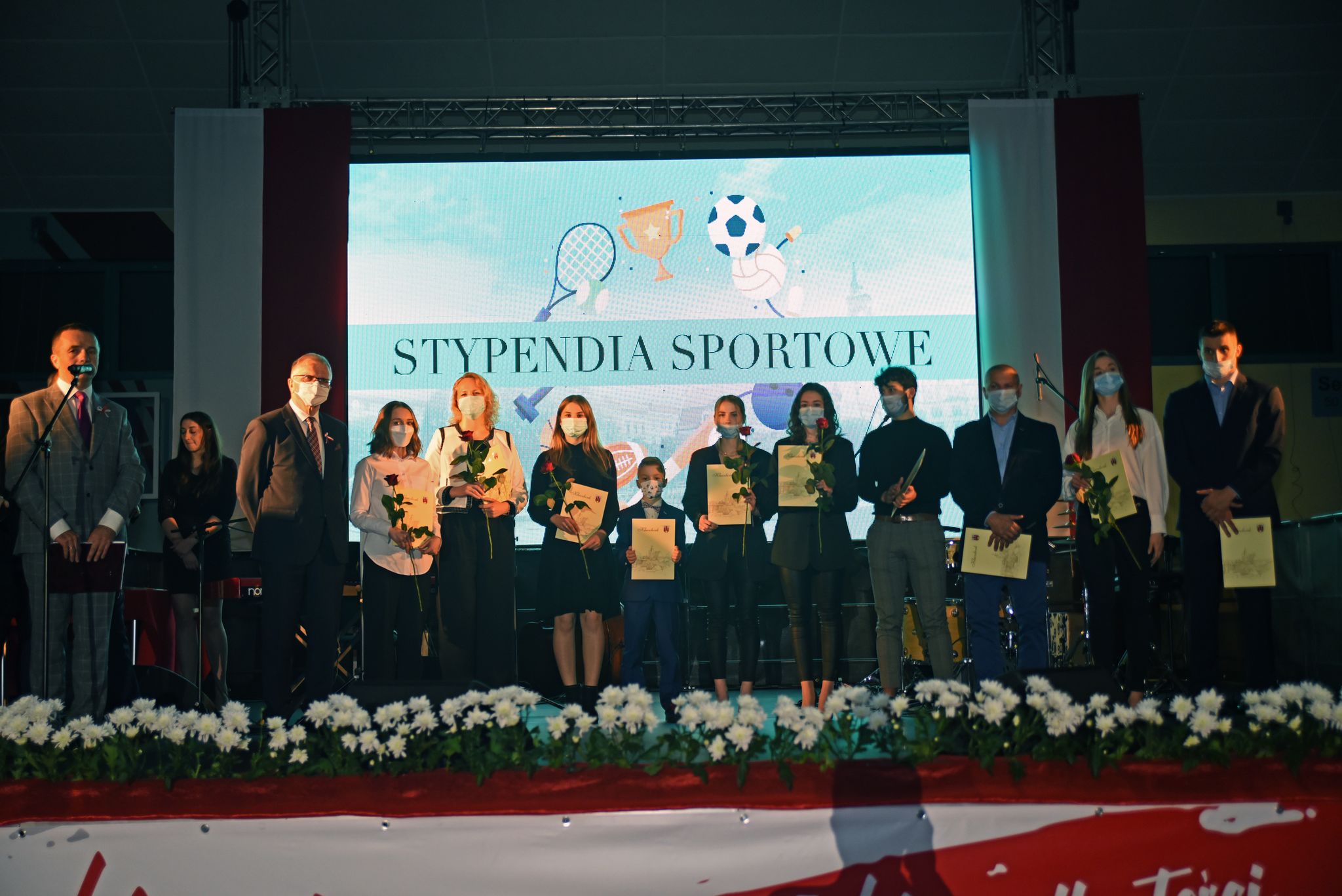 Wręczono stypendia Burmistrza dla sportowców